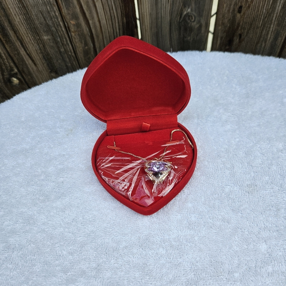 Elegant Purple Heart Pendant Necklace